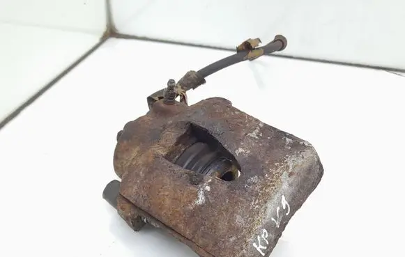 Volkswagen Golf V Front brake caliper