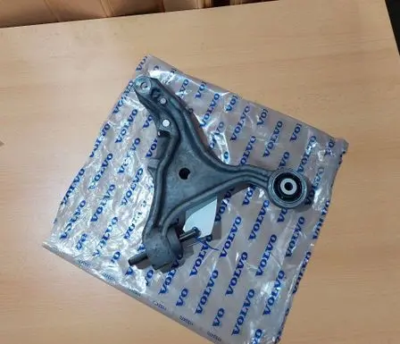 Volvo V70 Front lower control arm/wishbone P30635229 30635229 Q064101739