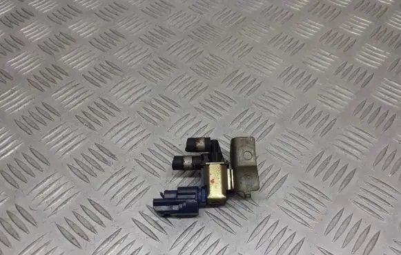 Nissan Primera Valve vacuum 