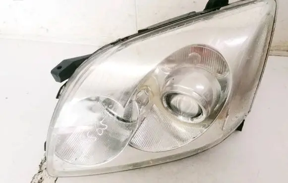 Toyota Avensis T250 Headlight/headlamp 20A369C2