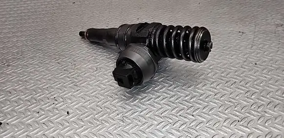 Skoda Octavia Mk2 (1Z) Fuel injector 038130073AG