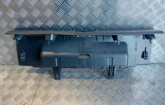 Trunk/boot sill cover protection