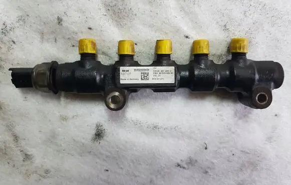 Citroen C5 Fuel main line pipe 9654592680