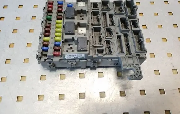 Honda FR-V Fuse module SJHE011