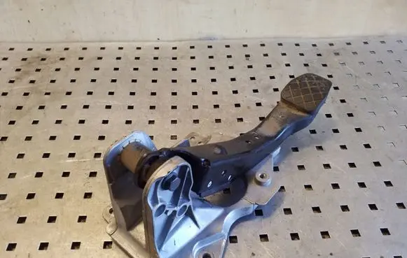 Volkswagen Tiguan Brake pedal 1K2721117G