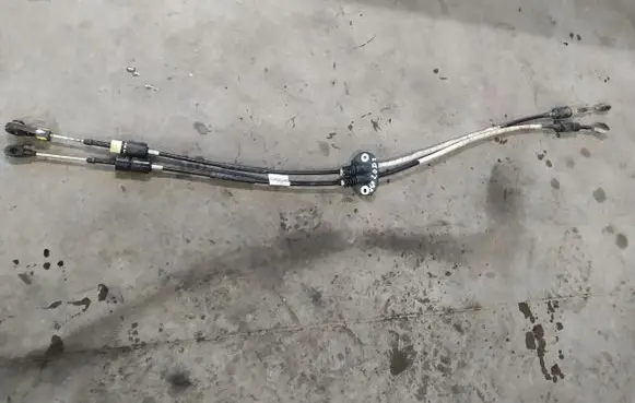 Volvo S60 Gear shift cable linkage 31256860