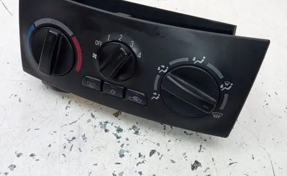Mitsubishi Space Star Climate control/heater control trim MN140637