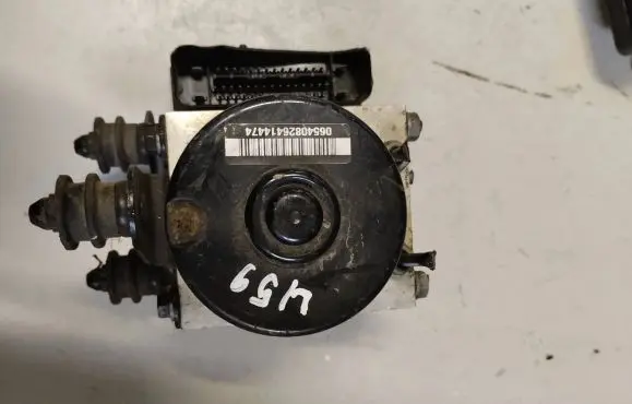 Volkswagen Golf V ABS Pump 1K0907379AC 00005305H0 10096003593