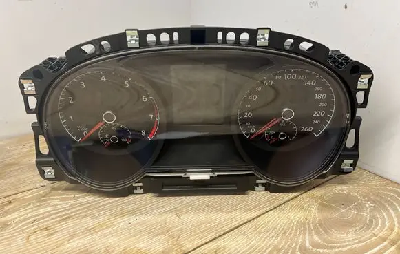 Volkswagen Golf SportWagen Speedometer (instrument cluster) 5G1920740D
