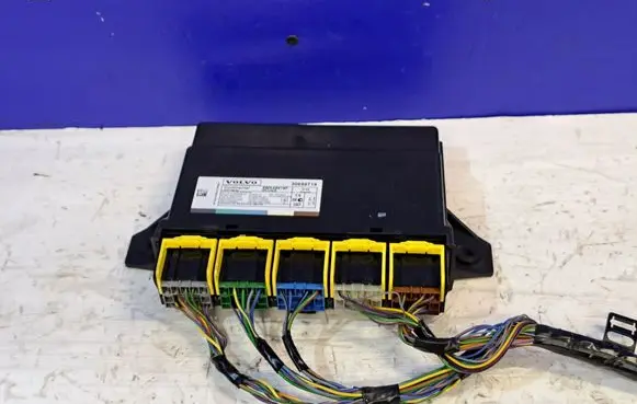 Volvo XC70 Central body control module 30659719 30659958