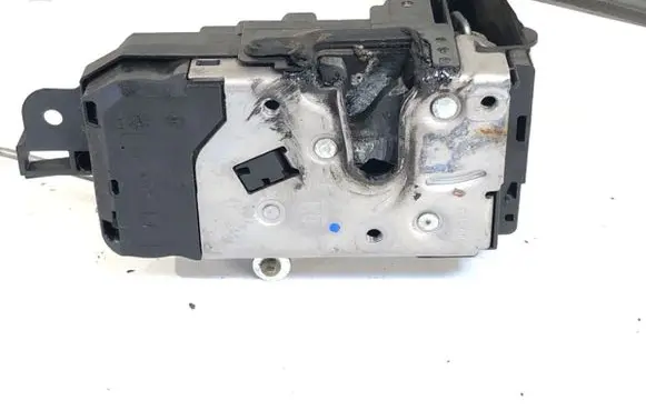 Opel Astra H Front door lock 13210748