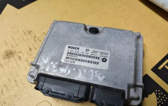 Jeep Grand Cherokee (WJ) Engine control unit/module P56041587AA