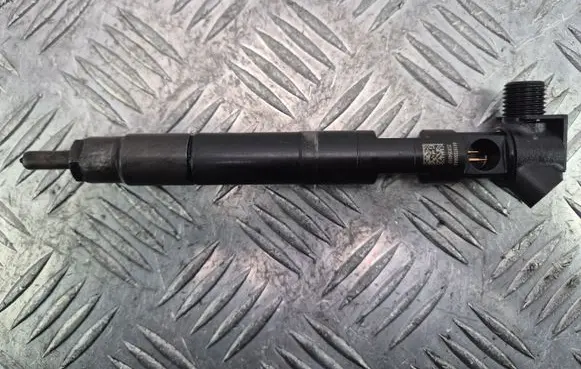 Mercedes-Benz C W204 Fuel injector A6510702387