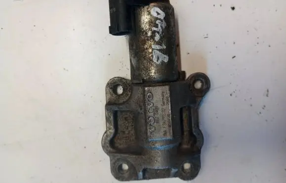 Volvo XC70 Camshaft vanos timing valve 8670421