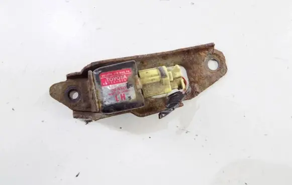 Toyota RAV 4 (XA20) Airbag deployment crash/impact sensor