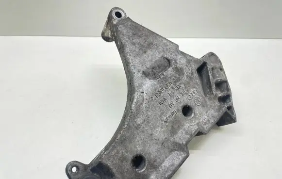 Skoda Octavia Mk2 (1Z) Engine mounting bracket 03L199207 KTS01V120