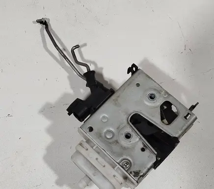 Audi A3 S3 8L Front door lock 8L0173B