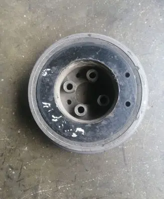 Volkswagen Golf IV Crankshaft pulley 038105243