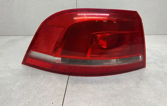Volkswagen PASSAT B7 Rear/tail lights 3AF945095A