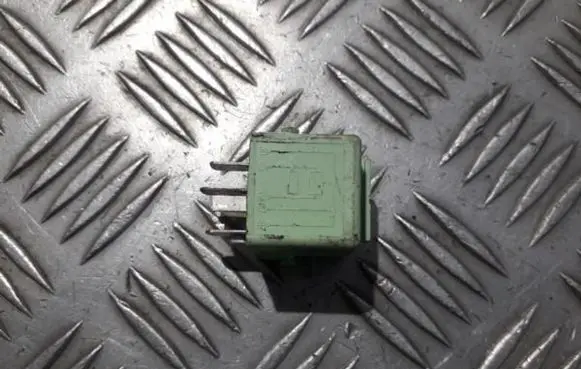 BMW 5 E39 Other relay 8373700 v23134-k59-x312