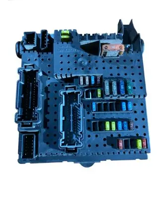 Volvo XC90 Fuse module 30728512 00005662236 28017881