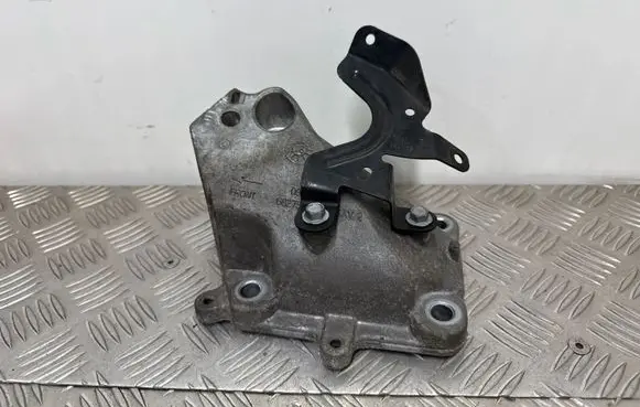Dodge Durango III Engine mounting bracket 68275987AA