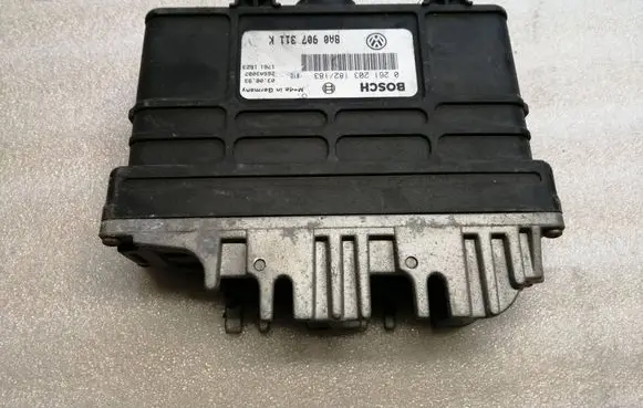 Volkswagen Golf III Engine control unit/module 8A0907311K 26SA3007 0261203182