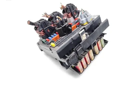 Peugeot 308cc Fuse module 9664706280