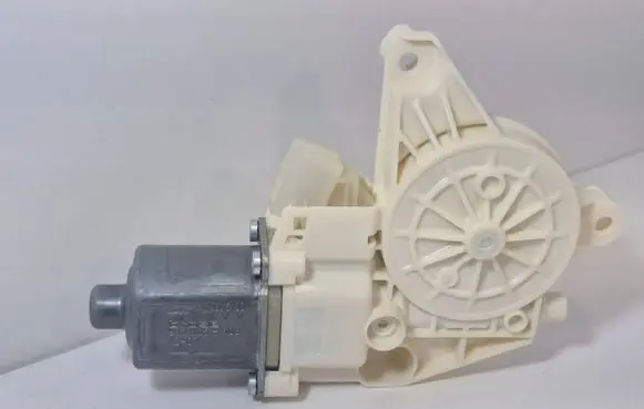 Mercedes-Benz B W246 W242 Front door window regulator motor A2469065100 1207 13865100