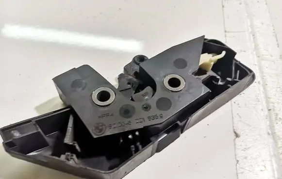 BMW 1 E81 E87 Seat back rest lock catch 5220-82215359