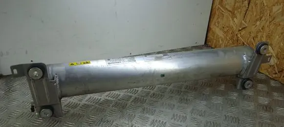 Maserati Levante Air suspension tank/reservoir 6700375220
