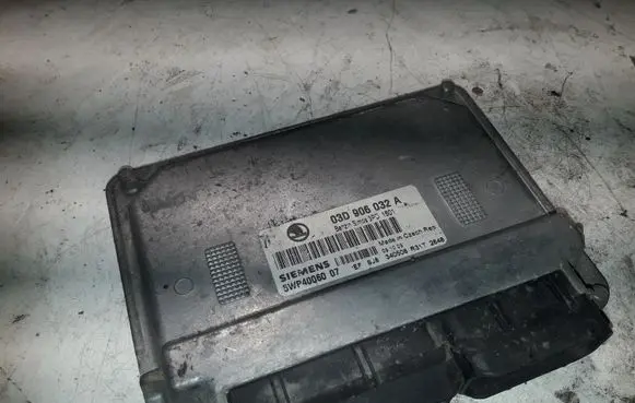 Skoda Fabia Mk1 (6Y) Engine control unit/module 03D906032A