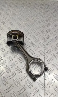 Volkswagen PASSAT B8 Piston with connecting rod Y781 04EBD