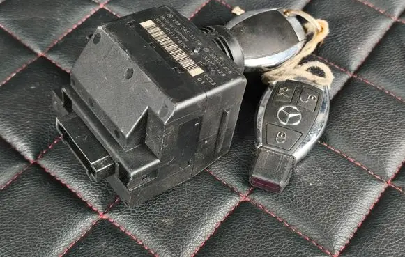Mercedes-Benz CLK A209 C209 Ignition lock 2095453308 33002429 33002428