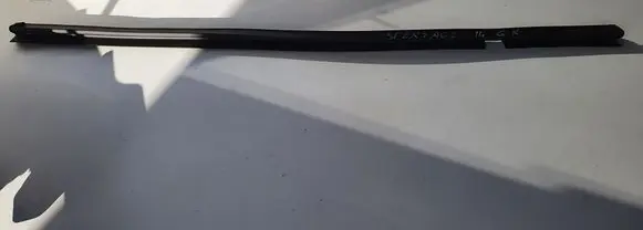 KIA Sportage Rubber seal rear door window/glass 
