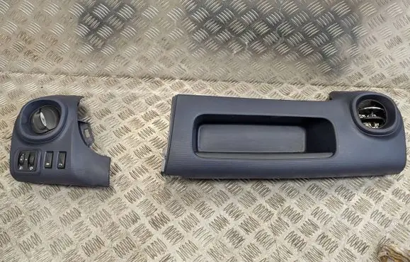 Opel Vivaro Dashboard lower bottom trim panel 683112651R 683107829R
