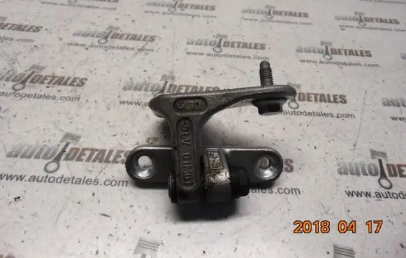 Mercedes-Benz C AMG W203 Front door upper hinge