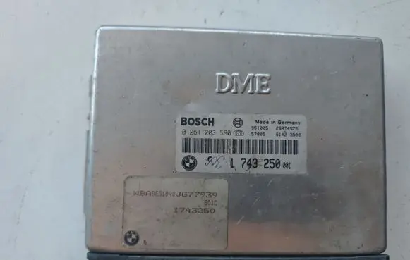 BMW 3 E36 Engine control unit/module 0261203590 1743250