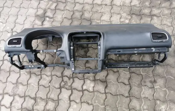 Volkswagen Golf VI Dashboard 5K1857181B