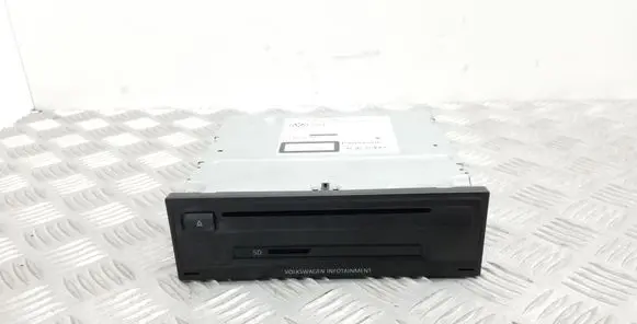 Volkswagen Golf VII Radio/CD/DVD/GPS head unit 5G0035820A