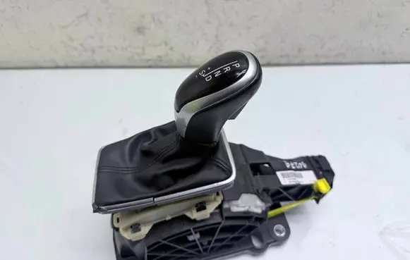 Volvo V40 Gear shifter/selector 31367680 P31367680