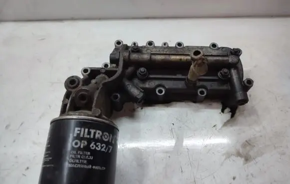 KIA Sorento Engine oil radiator 264004A000