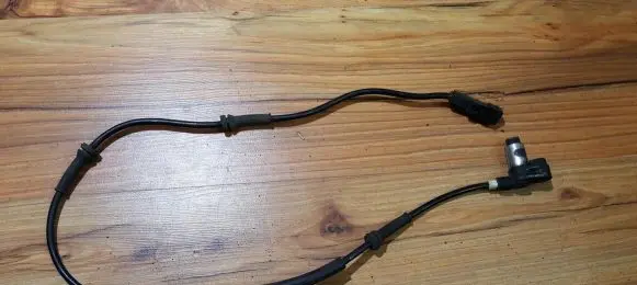 Citroen Xantia ABS brake wheel speed sensor 9618332580
