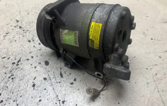 Volvo V50 Air conditioning (A/C) compressor (pump) P30676311