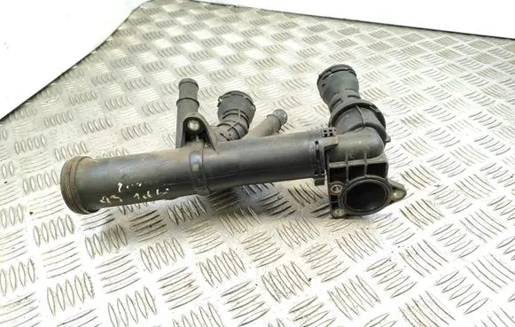 Volkswagen PASSAT B8 Engine coolant pipe/hose 04L121026F PA66GF30 04L121071E