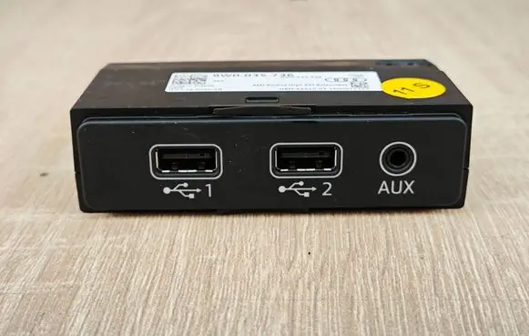 Audi A4 S4 B9 USB socket connector 8W0035736