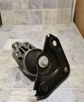 Ford Fiesta Engine mount bracket 28616F012 250306
