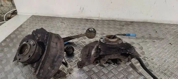 BMW X5 E53 Front wheel hub