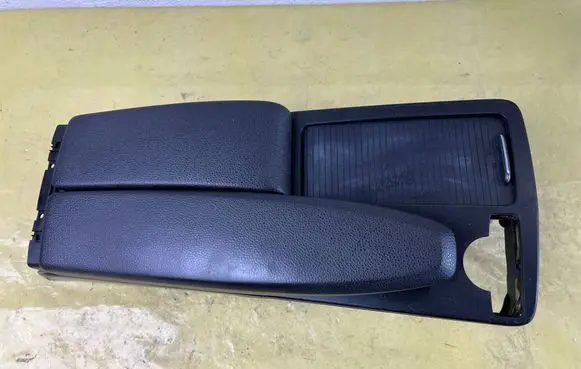 Mercedes-Benz C W204 Armrest A2046801339