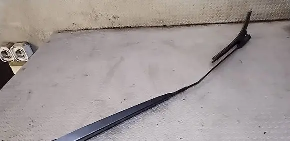 Renault Clio III Windshield/front glass wiper blade 8200268917